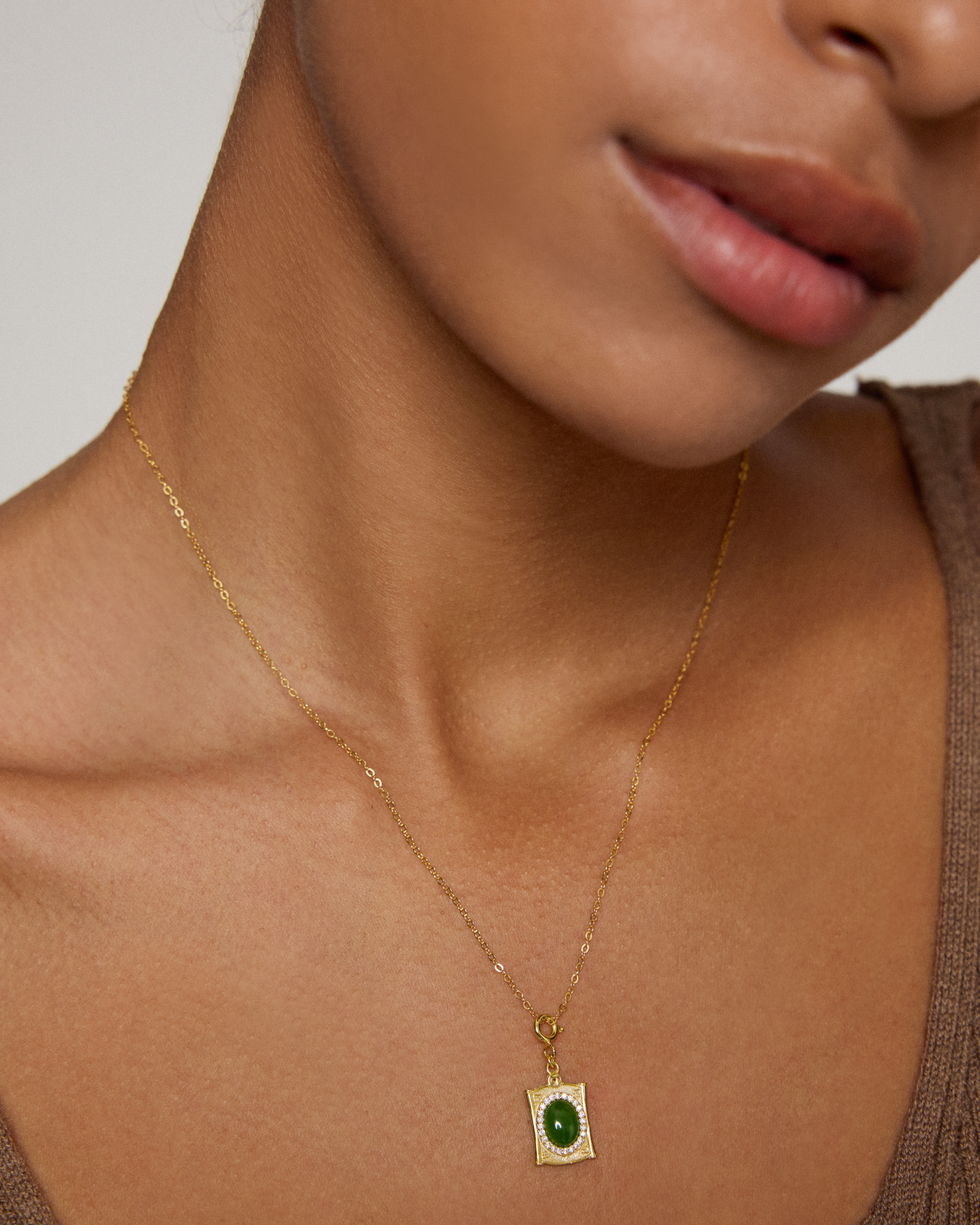 oval jade frame silver necklace model look2