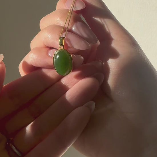 Video shows the details of the Oval Jade silver necklace. The jade is smooth and has natural jade structure under the sun. The length of the necklace is adjustable so you can style in your own way.